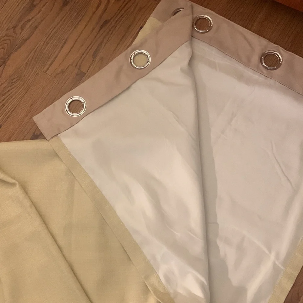 4 panels of linen/cotton/poly blend, fully lined, excellent condition!